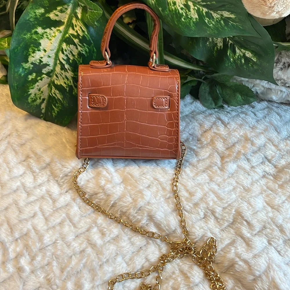 🎉 HP🎉 It’s just too Cute! Her lil purse chain or handle. Cognac FASHION NOVA NEW